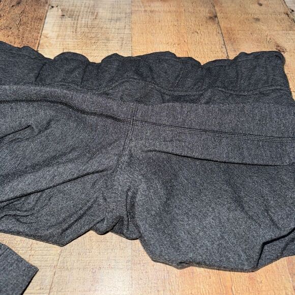 Lululemon Hello Sunday Crop
Heathered Mod Black! EUC size 10 - Picture 9 of 14